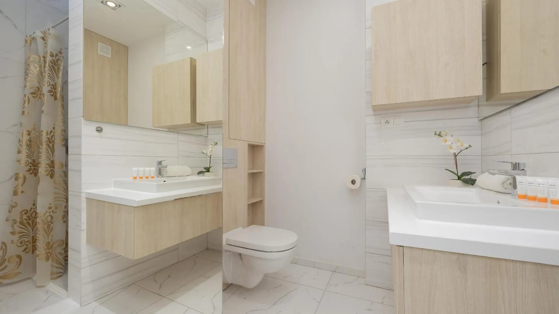 Apartment With Balcony In The Wola District Of Warsaw By Noclegi Renters