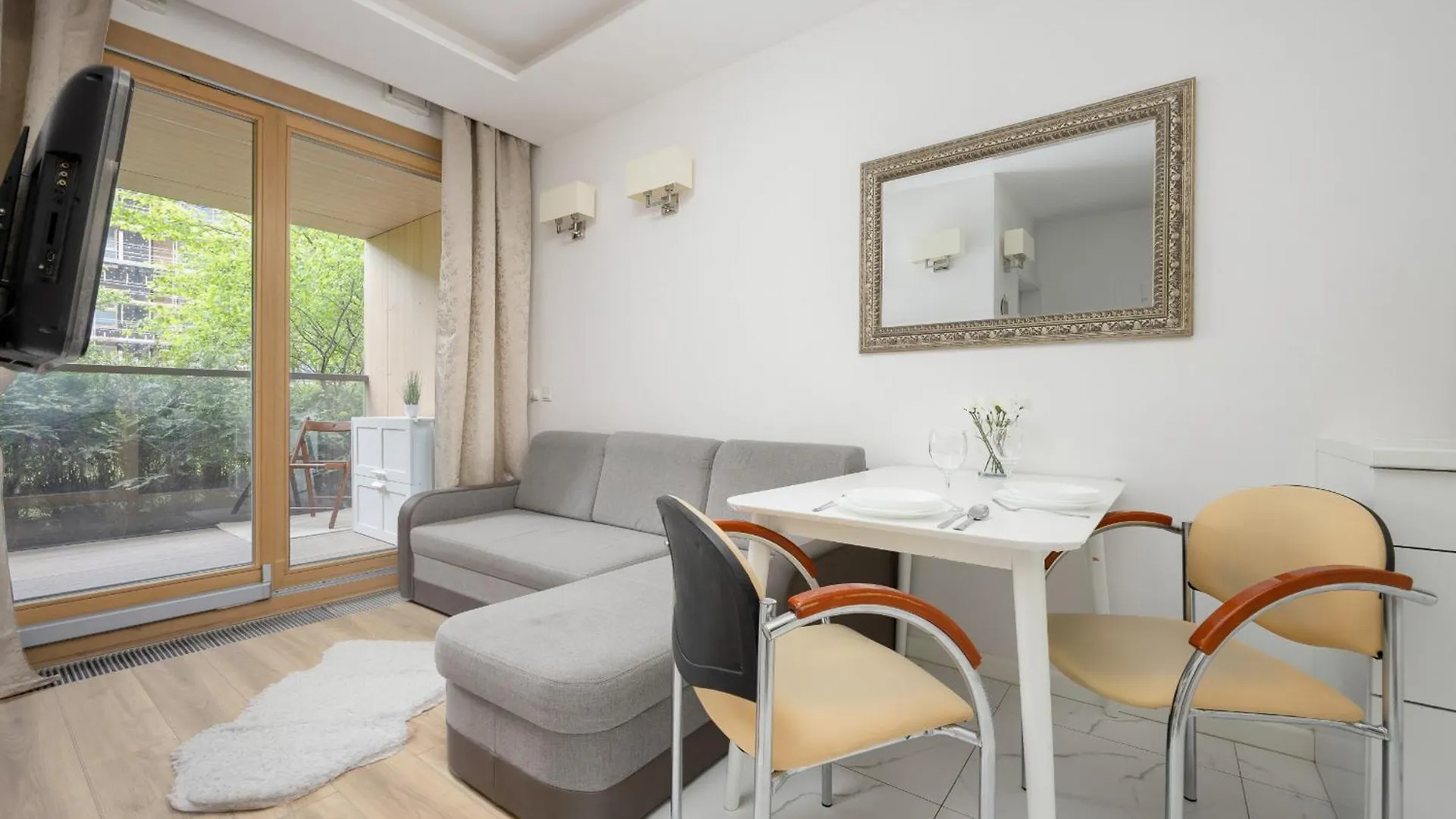 Apartment With Balcony In The Wola District Of Warsaw By Noclegi Renters