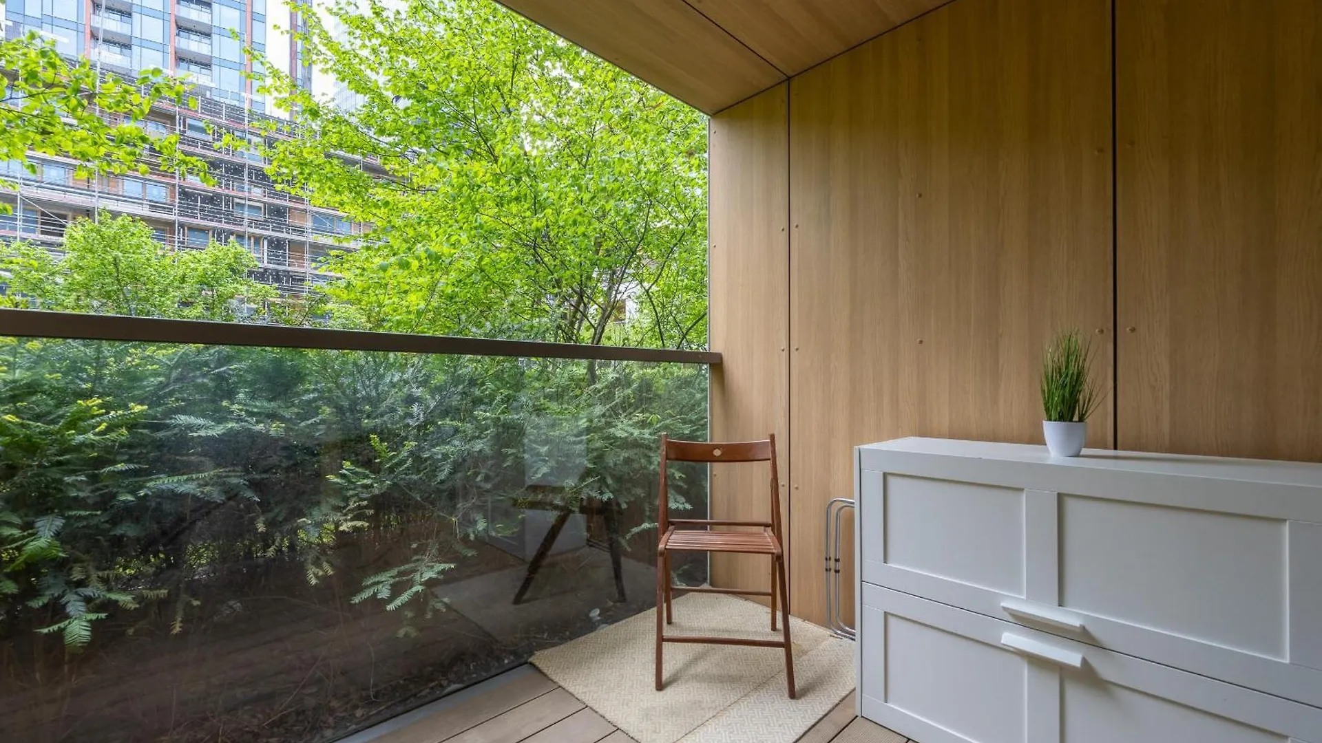 Apartment With Balcony In The Wola District Of Warsaw By Noclegi Renters