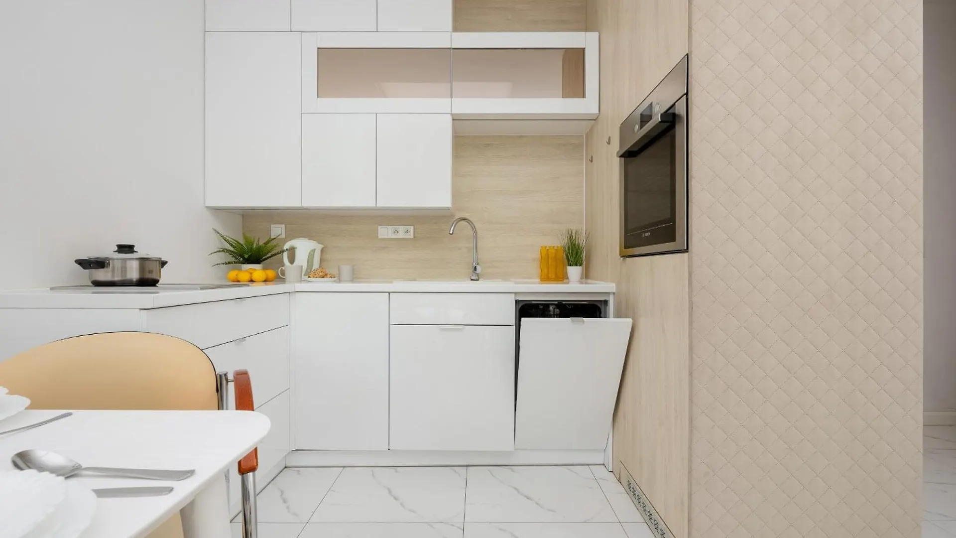 Apartment With Balcony In The Wola District Of Warsaw By Noclegi Renters