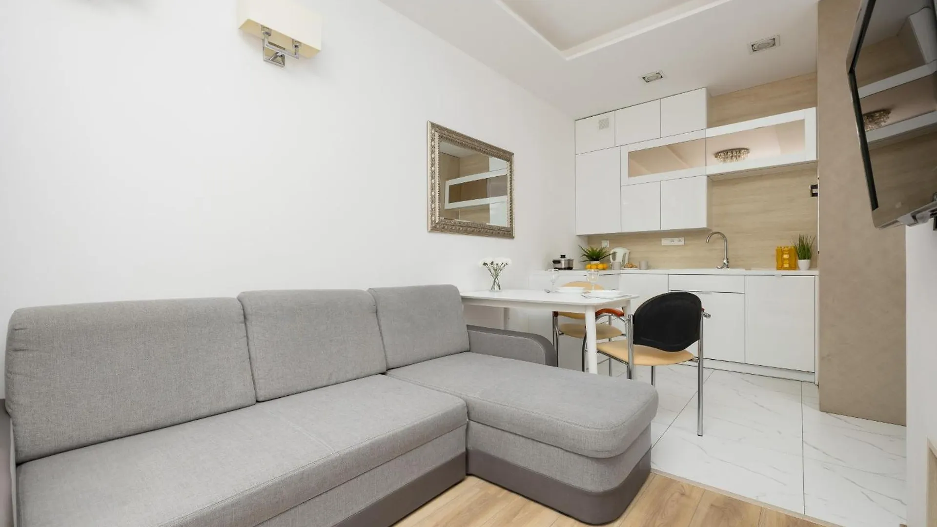 Apartment With Balcony In The Wola District Of Warsaw By Noclegi Renters
